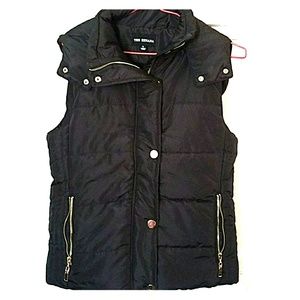 Black hooded vest